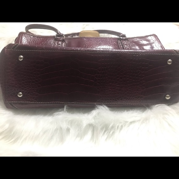 Handbag - Picture 8 of 16